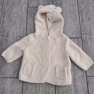 babyGap Cream Knit Bear Hooded Cardigan Size 0–3 Months